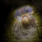 ...e il terzo il Compianto sul Cristo morto. Valorizzati da lumi, rappresentano per� solo una parte delle decorazioni che un tempo avvolgevano le pareti della grotta